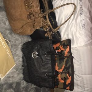5 Michael Kors purses/2 large travel bags 7total